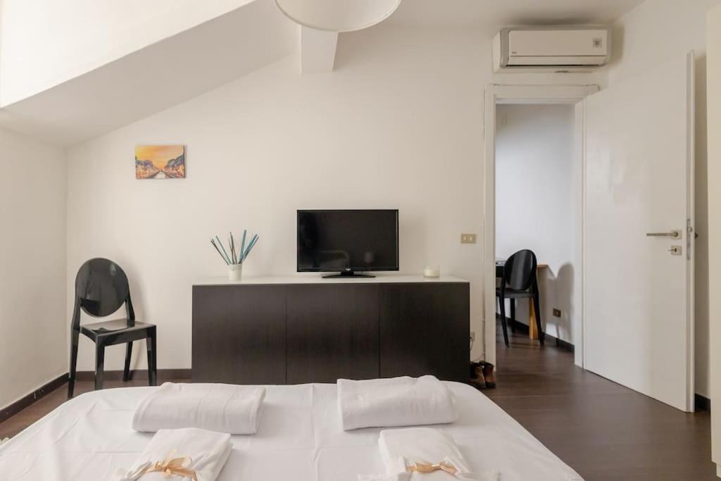Sky-View Flat In Milan Apartment Exterior photo